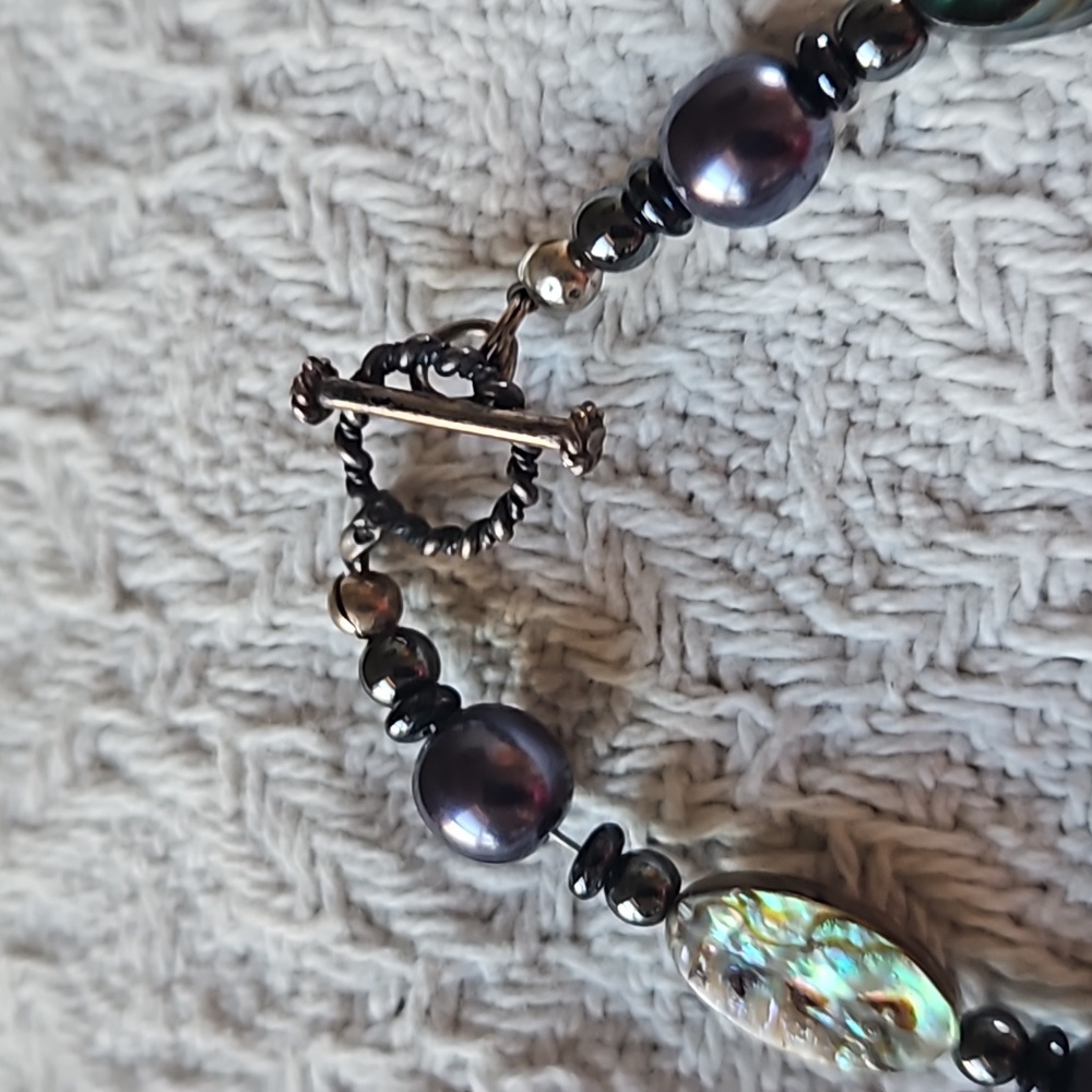 Elegant Multicolor Abalone Floral Pendant Necklace - Picture 2 of 2
